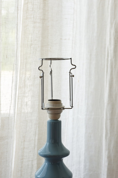 Adjustable shade carrier