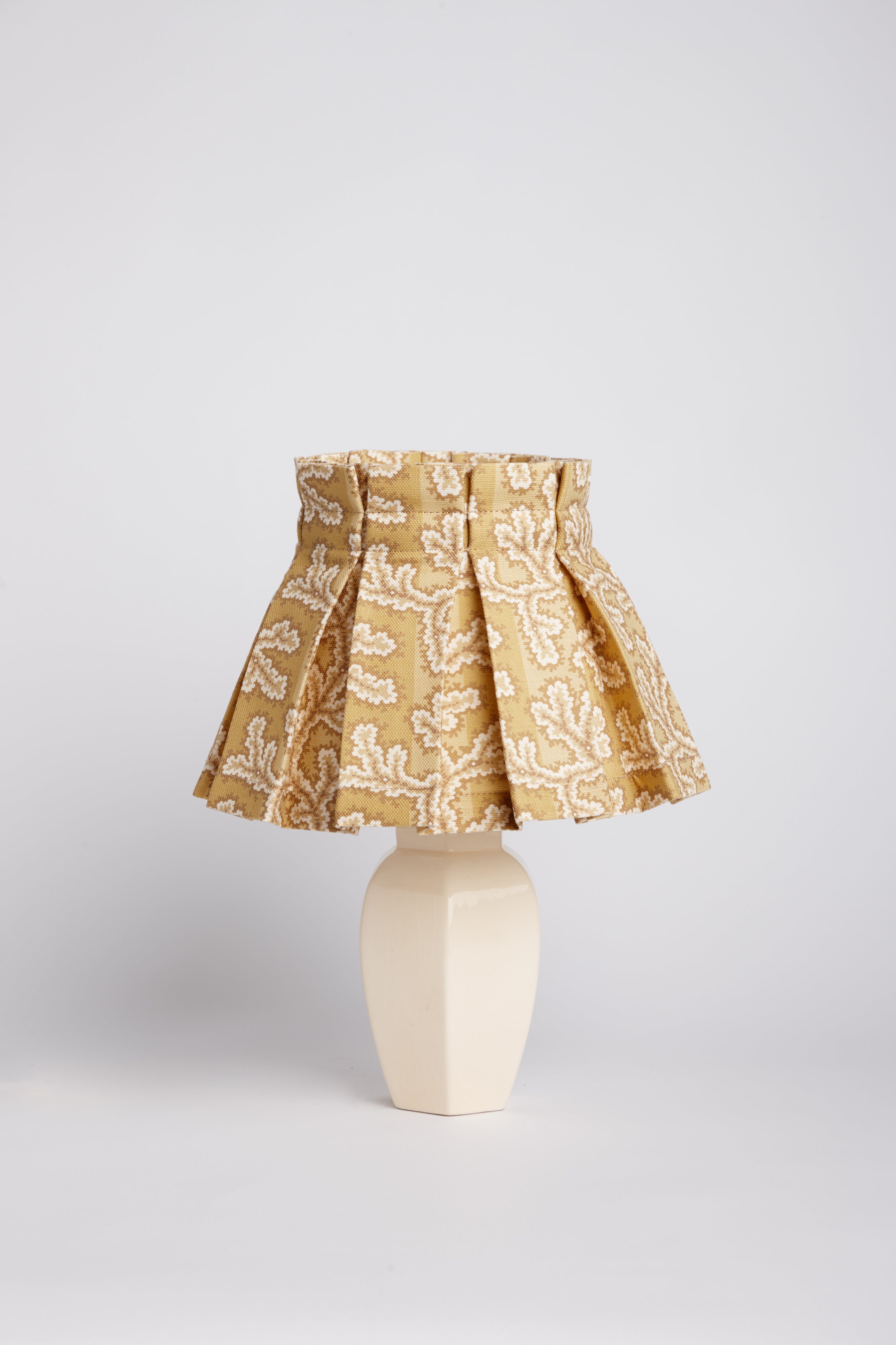 Bodil, Box pleated