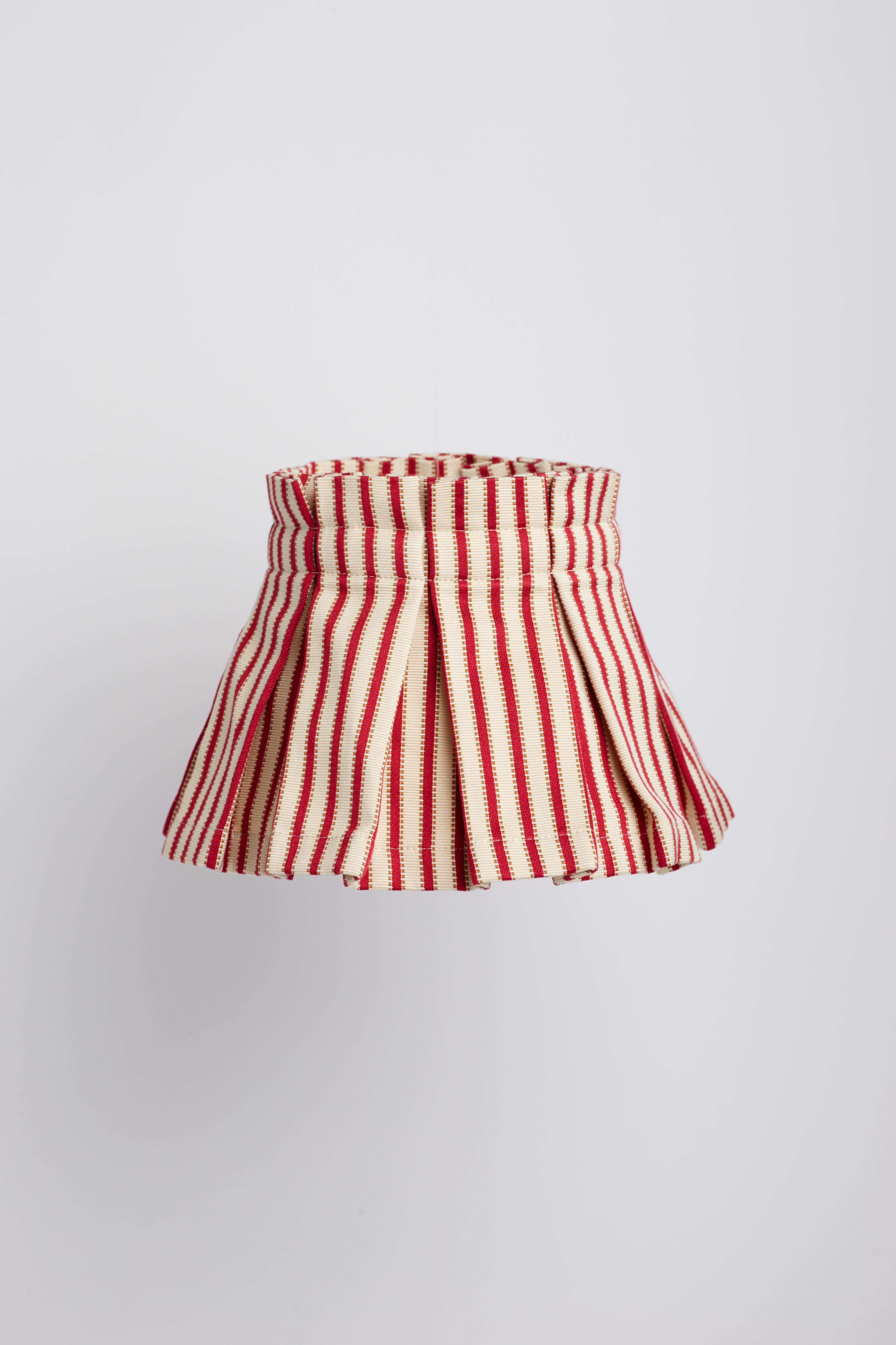Dania, Box pleated